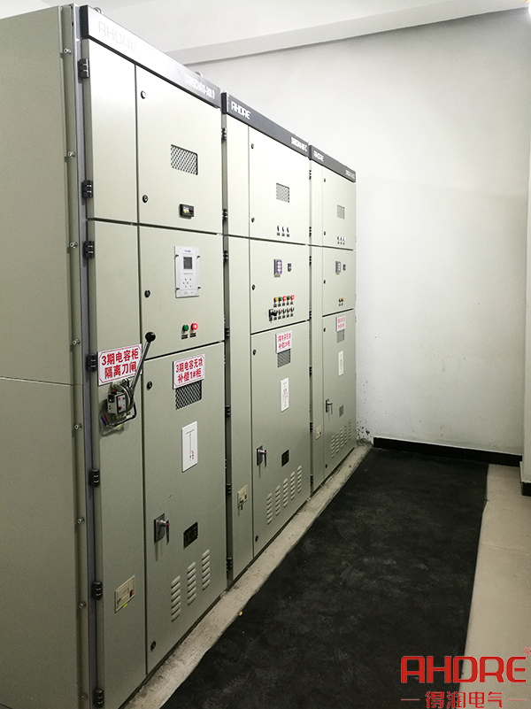 高壓無功自動補(bǔ)償裝置2.jpg 高壓無功自動補(bǔ)償裝置2.jpg