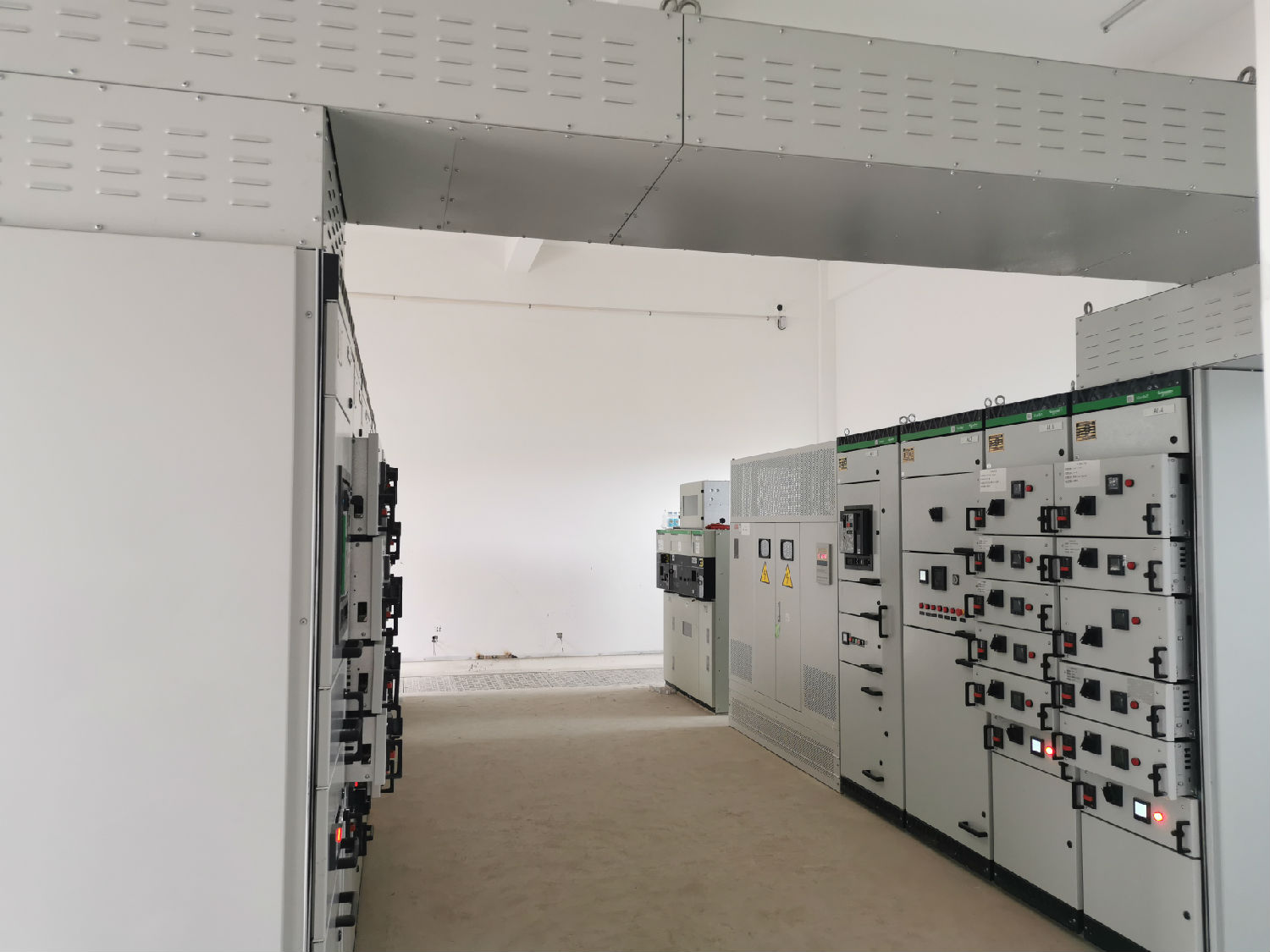 得潤(rùn)電氣廬江機(jī)場(chǎng)項(xiàng)目配電設(shè)備 得潤(rùn)電氣廬江機(jī)場(chǎng)項(xiàng)目配電設(shè)備