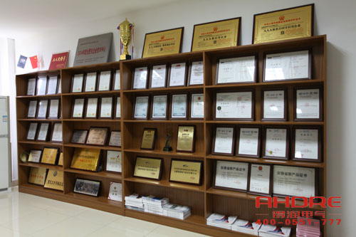 安徽得潤電氣 成套高低壓開關(guān)柜 配電柜 廠家 電話:400-0551-777 qq:3176885416 安徽得潤電氣 成套高低壓開關(guān)柜 配電柜 廠家 電話:400-0551-777 qq:3176885416