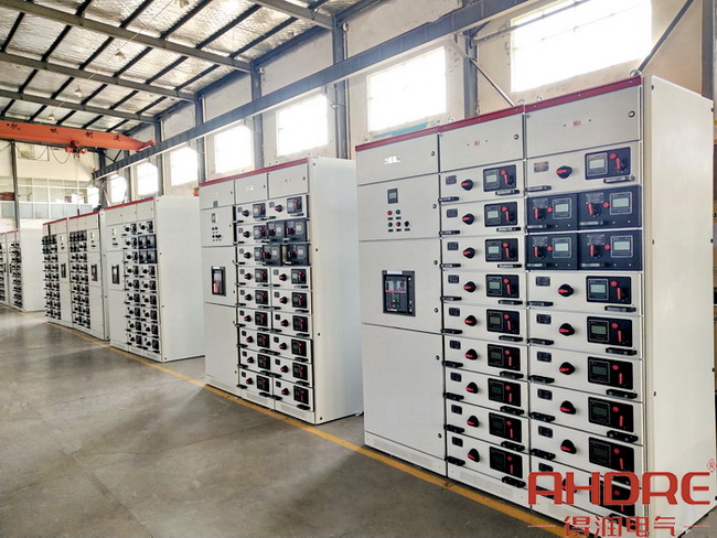 低壓開關(guān)柜實(shí)物圖.jpg 低壓開關(guān)柜實(shí)物圖.jpg