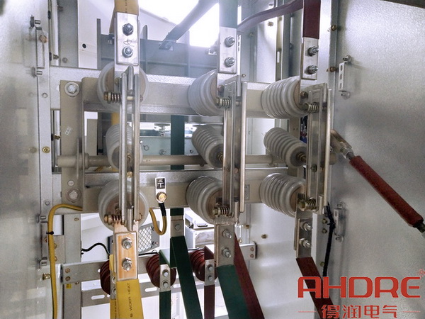 隔離開關(guān)實(shí)物圖.jpg 隔離開關(guān)實(shí)物圖.jpg