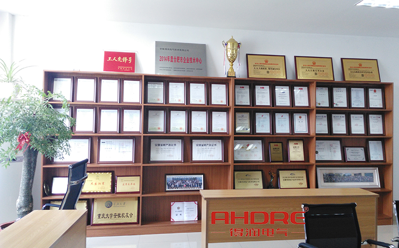 得潤電氣　電氣成套設(shè)備專家　咨詢熱線：4000551777　QQ:3176885416