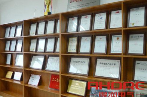 安徽得潤電氣 無功補(bǔ)償柜 軟起柜 咨詢熱線4000551777 安徽得潤電氣 無功補(bǔ)償柜 軟起柜 咨詢熱線4000551777