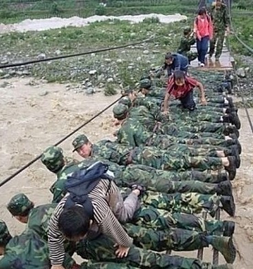 得潤(rùn)電氣 專注開關(guān)柜配電箱30年 聯(lián)系電話：400-0551-777 qq：3176885416